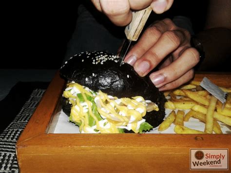 Последние твиты от burgerswap (@burger_swap). Iloilo's Budget Friendly Charcoal ( Black ) Burger by BnB ...