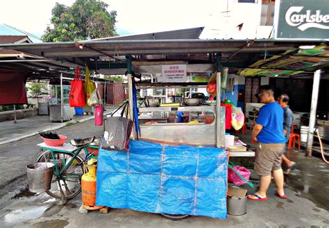 Make a pot full of prawn noodle soup with this authentic and delicious recipe! Penang "发财" 福建面 or Fortune Hokkien Mee in Ayer Itam ...