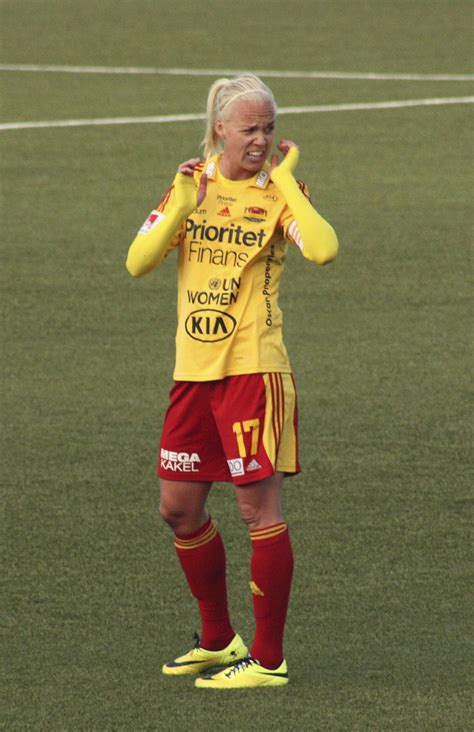 Caroline seger, capitaine de la sélections suédoise, est une joueuse d'expérience à la carrière internationale puisqu'elle a évolué dans différentes grandes nations du football féminin comme la. Caroline Seger Wallpapers - Wallpaper Cave