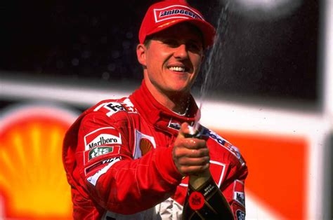 Michael schumacher poses with his wife corinna in 2005credit: Michael Schumacher, un neurologo confessa: "Conosco le sue ...