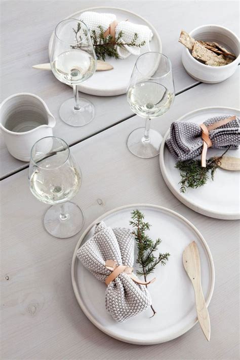 So we've gathered lots of ideas for such wreath you could use. Minimalist Christmas Decorations | Style&Minimalism