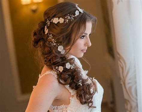 Abiti da sposa e abiti da cerimonia dal tuo atelier italiano di fiducia. Vite di capelli da sposa matrimonio primavera matrimonio ...