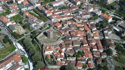 Situated close to galicia, the original settlement developed around the castle built in the twelfth century at the orders of the first in the heart of the cool and luxuriantly green region where the famous vinho verde is produced, melgaço has one place that everyone must visit. C.M. Melgaço exige explicações à ministra Assunção Cristas