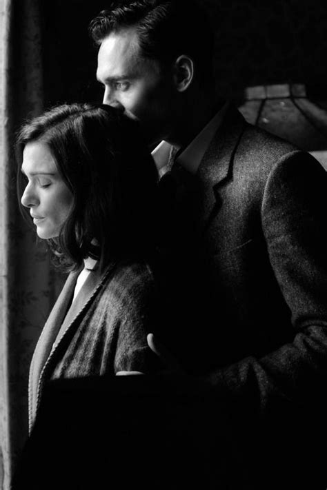 Tom hiddleston and rachel weisz in the deep blue sea. Tom Hiddleston in Deep Blue Sea (Görüntüler ile) | Film ...