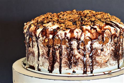 Na sequência misture com as claras em neve, mexendo devagar, sem bater. Bolo gelado de baunilha e chocolate - ...é bom e eu gosto!