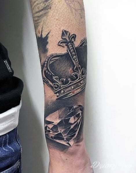 Tatuaże męskie na przedramieniu tattoos tatuaże męskie. Korona z diamentem na przedramieniu....