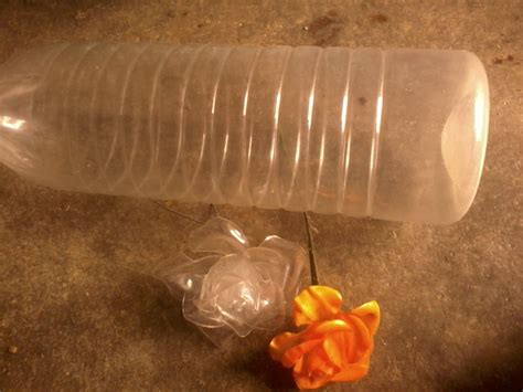 Vas bunga yang terbuat dari botol plastik adalah inspirasi bagi kita. bungakantan0.blogspot.com: BUNGA DARI BOTOL PLASTIK