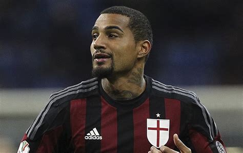 Welcome to the official facebook page of kevin prince boateng twitter Kevin-Prince Boateng in mutande mostra un bel pacco (VIDEO ...