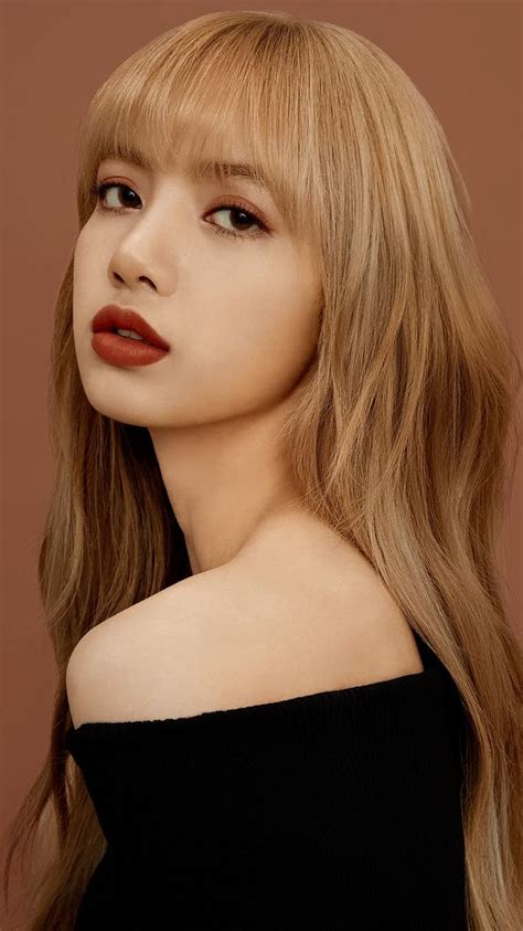 Para las imágenes, lalisa utilizó un top en forma de lazo de la firma celine, además de un maquillaje en tonos tierra que le dieron una apariencia natural, su cabello despenado y accesorios en colores plateados. Blackpink lisa edit aesthetic | Rostos bonitos, Rosto, Garotas