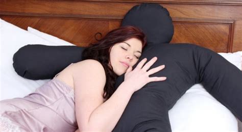 Both girls and guys have different ways of pleasuring their sexual needs by humping a pillow. pillow for lonely people Archives - Creepbay