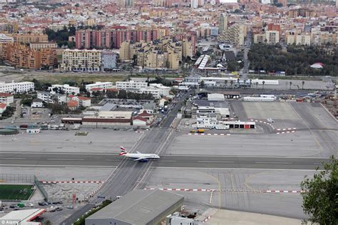 Marbesol ist eine autovermietung am flughafen malaga und in marbella. 10 meest bijzondere landingsbanen Europa