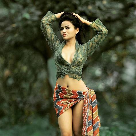 Gadis kerudung merah | thai, asian. Pin di Sisy Raline