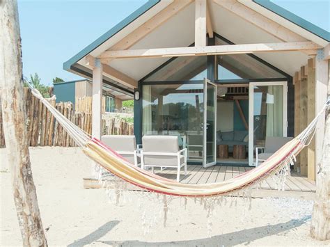 Nicht nur die strandhäuser selbst sind großzügig angelegt, auch drumherum ist sehr viel platz. Strandhaus in Holland (2020/2021): Haus am Strand ab 59€ ⛱️