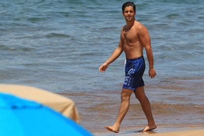 Watch the latest video from josh peck (@joshpeck). Josh Peck Gets His Pecks Out At The Beach