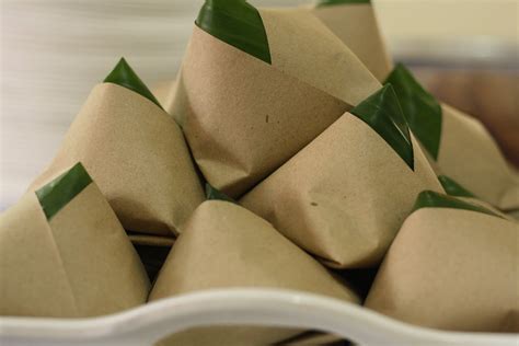 Nasi tim ayam biasanya diasosiasikan dengan menu makan paginya orang yang sedang kurang sehat. The UNIMPORTANT: How life can relate to a 'bungkus of nasi ...