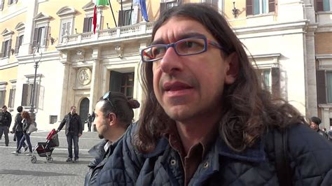 Nuovo show di gabriele paolini davanti alla cassazione a roma. Gabriele Paolini a Montecitorio : "Meglio Puttana che ...