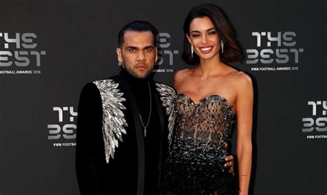 Daniel alves da silva (brazilian portuguese: Joana Sanz consigue que Dani Alves se vista de blanco