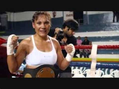 Politóloga colombiana, senadora por el partido alianza verde. Claudia Lopez en Arroba Boxing Club - YouTube
