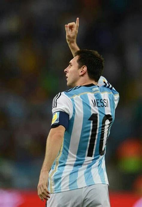 Historia de leo messi en el f.c. Hoy enanito ganas tu 5to balon de oro!!!! #Messi #D10S ...