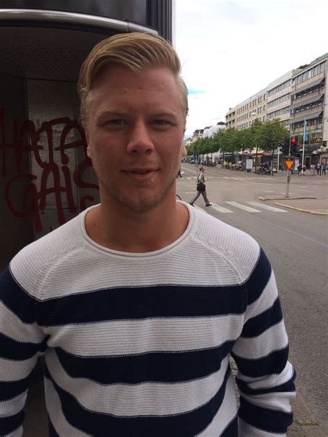 Carl christian folin (born february 9, 1991) is a swedish professional ice hockey defenceman. Folin i slagsmål: "Nu väntar jag på första målet ...