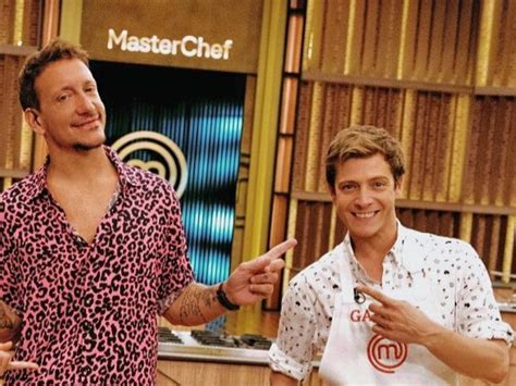 El jurado de masterchef celebrity expuso el problema de su colega con el participante, a partir de una actitud algo así pasó con betular y gastón dalmau, después de que el actor se puso del lado de. El reencuentro entre Nico Vázquez y Gastón Dalmau en ...