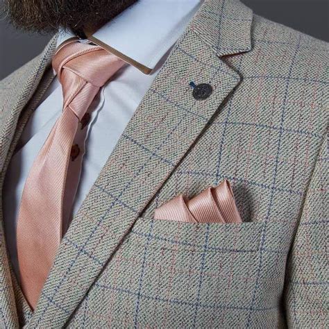 At rampley & co we create truly unique clothing and accessories, partnering with some of the world's leading institutions. Knightsbridge Neckwear Rose Gold Woven Silk Pocket Square in 2020 | Silk pocket square, Prom ...