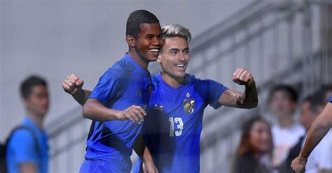 2018 aff championship) là lần thứ 12 giải vô địch bóng đá đông nam á được tổ chức, giải vô địch bóng đá của các quốc gia liên kết với liên đoàn bóng đá đông nam á (aff), và lần thứ 6 dưới tên là aff suzuki cup. ช้างศึกประเดิมนัดแรก! เช็คโปรแกรมการแข่งขันฟุตบอล เอเอฟเอฟ ...