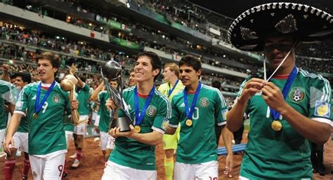 Revive desde el himno nacional, los dos goles hasta la coronacion del equipo tricolor, méxico campeón del mundo!!! Mexico Bicampeon Sub 17