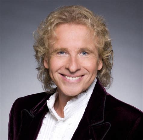 Jetzt beim kinder sehe ich am liebsten von weitem und von hinten. Erlös geht an "Ein Herz für Kinder": Thomas Gottschalk ...