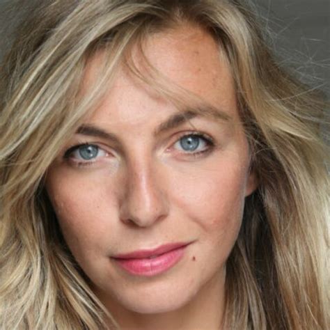 Amélie Etasse, la yoga girl de Scènes de Ménages, livre ...