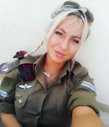 Découvrez ce calendrier très olé olé dans notre a l'approche de la fin de l'année, le magazine lui a dévoilé son calendrier 2016 représentant 12 des plus belles femmes du monde, plus moins vêtues. These female soldiers from Israeli army bring new meaning ...