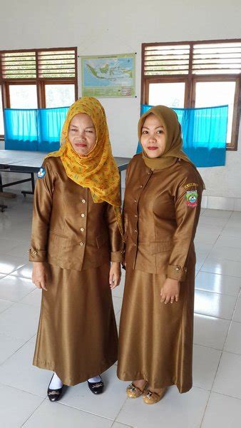 Supaya tidak salah pilih, beberapa ide padu padan ootd baju gamis yang bisa kamu sontek. Koleksi Terbaru Baju Pdh Warna Khaki | Ideku Unik