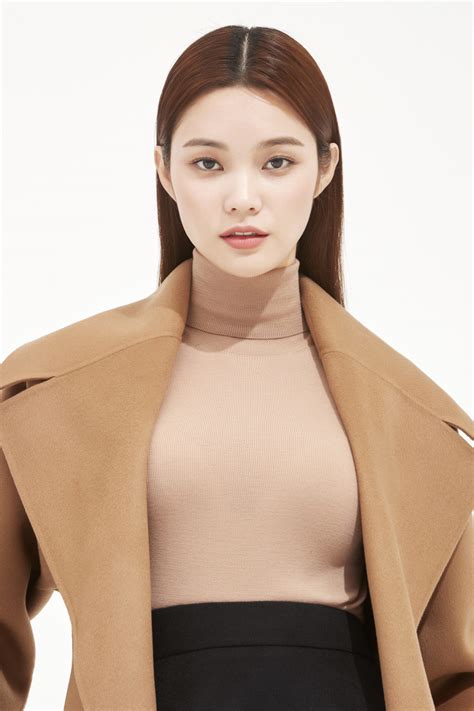 She rose to fame with her breakout role in the television drama. Penthouse Lee Ji Ah Camel coat looks pretty, luxurious ...