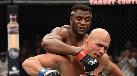 Francis ngannou showed massive improvement in his skill and his approach in taking out stipe miocic at ufc 260. UFC Minneapolis: Francis Ngannou nokatuje Juniora dos ...