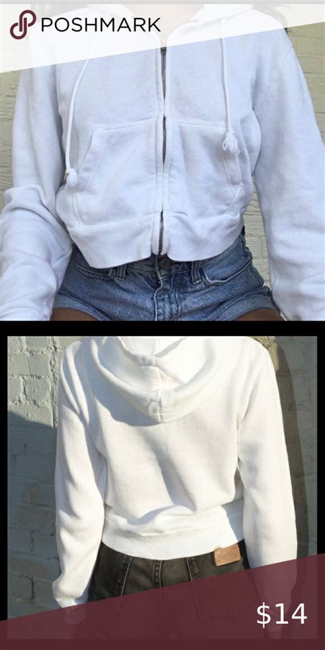 Oversized cozy zip up hoodie in heather grey with two pockets and a drawstring hood. brandy melville white cropped zip up hoodie in 2020 | Zip ...