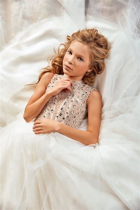 wf0003-alexandrina-beautiful-flower-girl-dresses,-white-flower-girl-dresses,-flower-girl-dresses