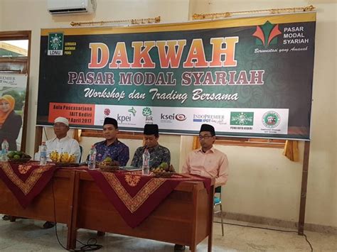 Sehingga untuk umat muslim yang ingin berinvestasi sesuai syariatnya bisa dengan aman menjalaninya. DAKWAH PASAR MODAL : Workshop dan Trading Syariah ...