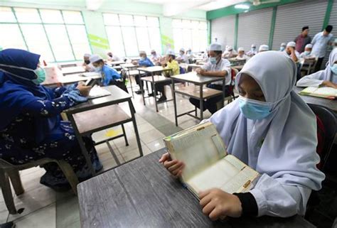 Colored side pleat long skirt/kain sekolah agama. 195,929 pelajar di Kedah mulakan sesi ke-2 persekolahan ...