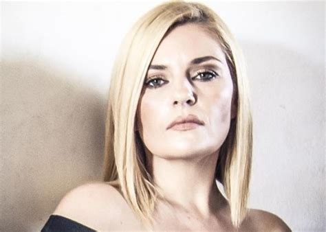 Η ελισάβετ μουτάφη βρέθηκε καλεσμένη στην εκπομπή έλα χαμογέλα, το πρωί του σαββάτου. Ελισάβετ Μουτάφη: Η πρόταση γάμου από τον Μάνο Νιφλή ...