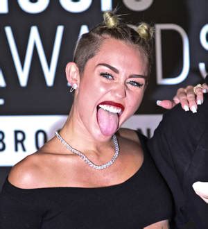 Kelly osbourne revealed that she's lost 85 pounds in a recent instagram post. Kelly Osbourne scolds Miley for VMAs tongue action