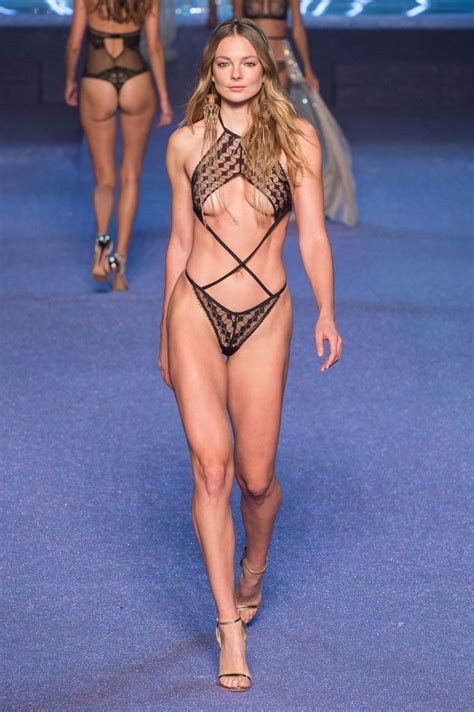Mihalik was born in békéscsaba, hungary, the capital of the hungarian békés county. Picture of Eniko Mihalik