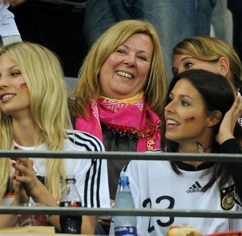 Single jogi löw & ex dani: Seltener Auftritt: Daniela Löw bringt ihrem Mann kein ...