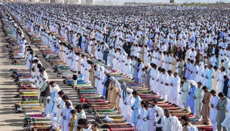 صلاة العيدين ‎ prayer of the two eids), is the special prayers offered to celebrate the two islamic festivals traditionally in an open space allocated (musalla or eidgah) or field available for prayer. عيد الفطر في إيران.. تضييق واعتقالات واحتجاجات