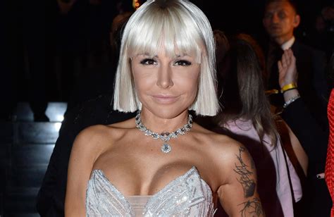 Blanka lipińska z partnerem opalają się na plaży nudystów w hiszpanii. Blanka Lipińska odniosła się do swojego seksownego ...