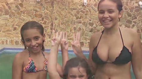 Descer no toboagua e cair na piscina é muuuuito melhor desafio da piscina com participacao especial amanda furtado ( boneca laura de chiquititas) desafio da yoga en la piscina 04/05/2021. MELHOR DESAFIO DA PISCINA 2019 - YouTube