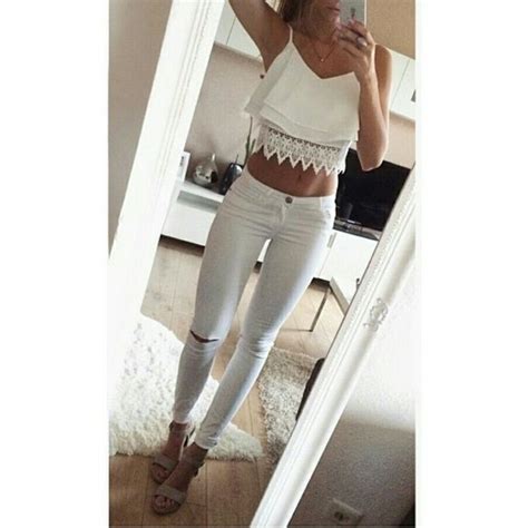 Der bequeme bh im crop top stil präsentiert sich im verschlusslosen design mit breiten trägern. Crop top weiß spitze lace häkel einfarbig volant bauchfrei ...