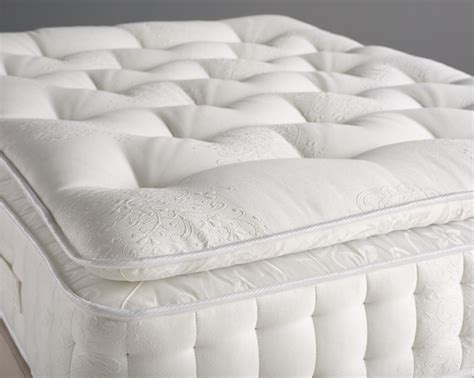 We will dig in the differences between both. Sicily 2000 pocket pillow top mattress - Double - Noomis