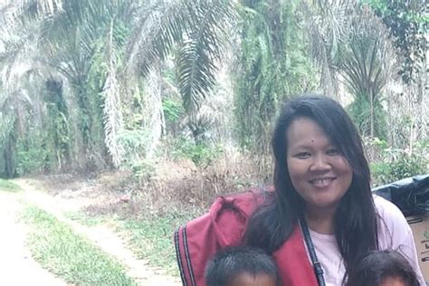 Jun 11, 2021 · bangkalan darurat covid dua pekan ledakan kasus, warga arosbaya diteror kematian beruntun; Kisah Maria "Sang Dokter Rimba", Sempat Dianggap Melawan ...