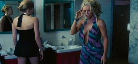 In the slapstick comedy, dirty love, jenny mccarthy is gorgeous, goofy. Jenny McCarthy's Dirty Love • Reviews • Absolute Anime