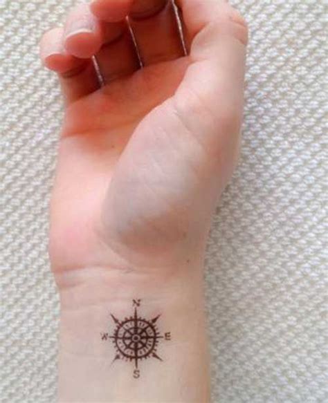 Dövme dediğin de bi aksesuar değil mi? small wrist compass tattoo küçük bilek pusula dövmesi ...